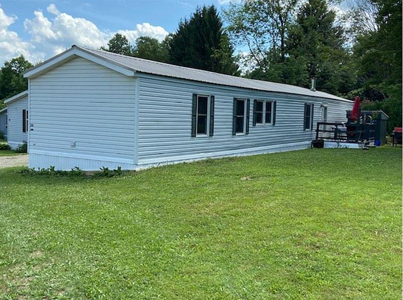 2nd image of 60 Pinetree Ln