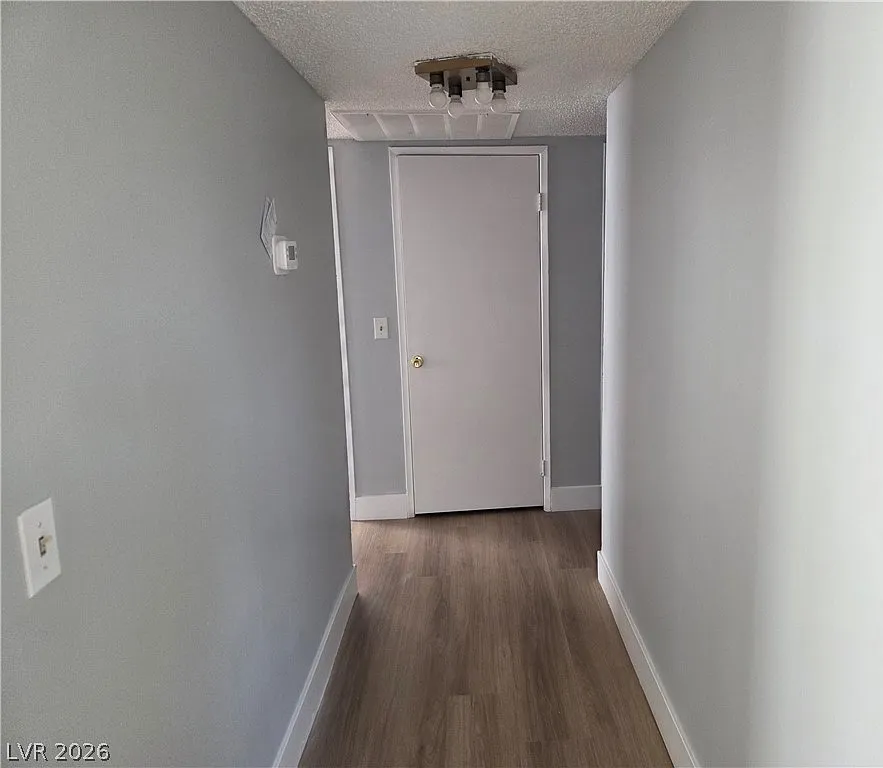 3 bed, 2.0 bath, 1125 sqft, $1,300 — Photo 3