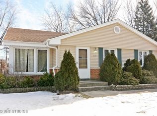 25 S Reuter Dr, Arlington Heights, IL