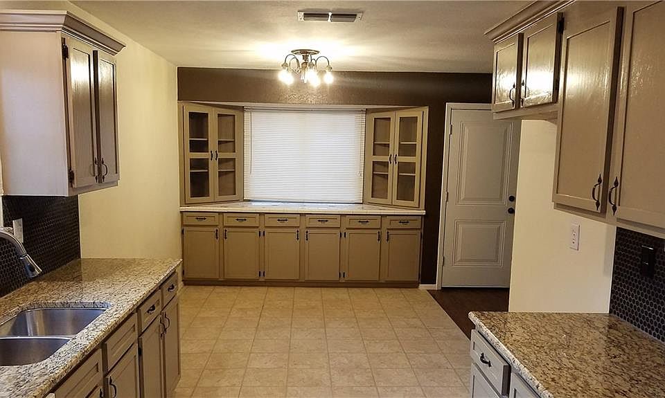 2nd image of 404 Barrhall Dr