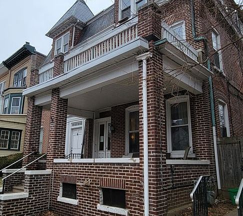 2nd image of 1441 W Linden St APT 2