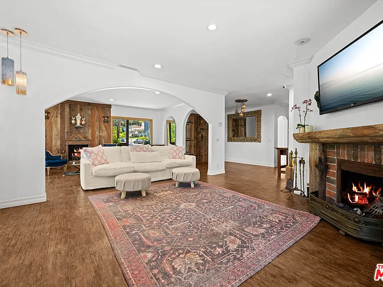 16582 Calneva Dr — Photo 11