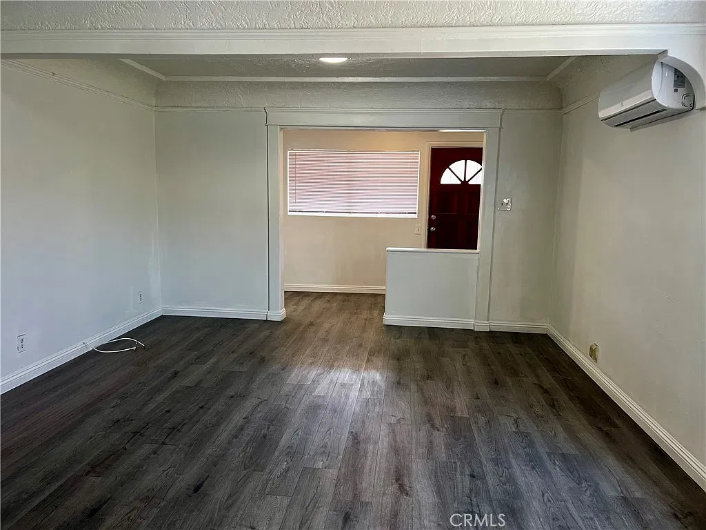 3 bed, 1000 sqft, $3,400 — Photo 2