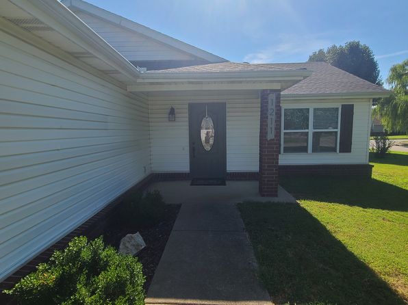 1211 Ryan St