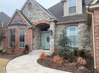 2412 Cheval Pointe Dr, Edmond, OK 73034