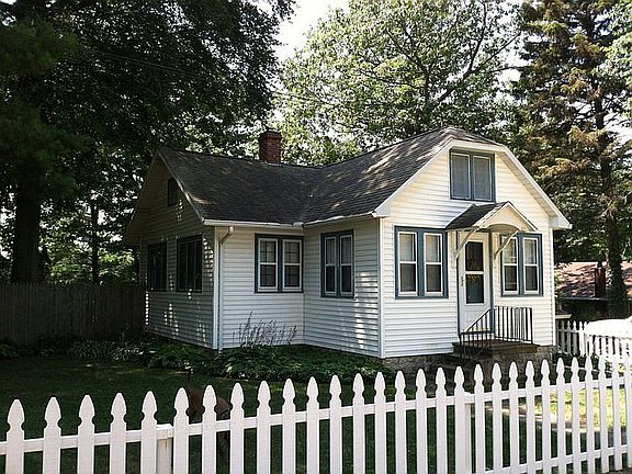 3rd image of 3089 Dogwood St