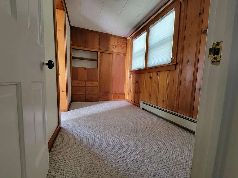629 W Oak St — Photo 8