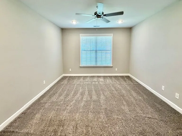 430 Azalea Dr — Photo 7