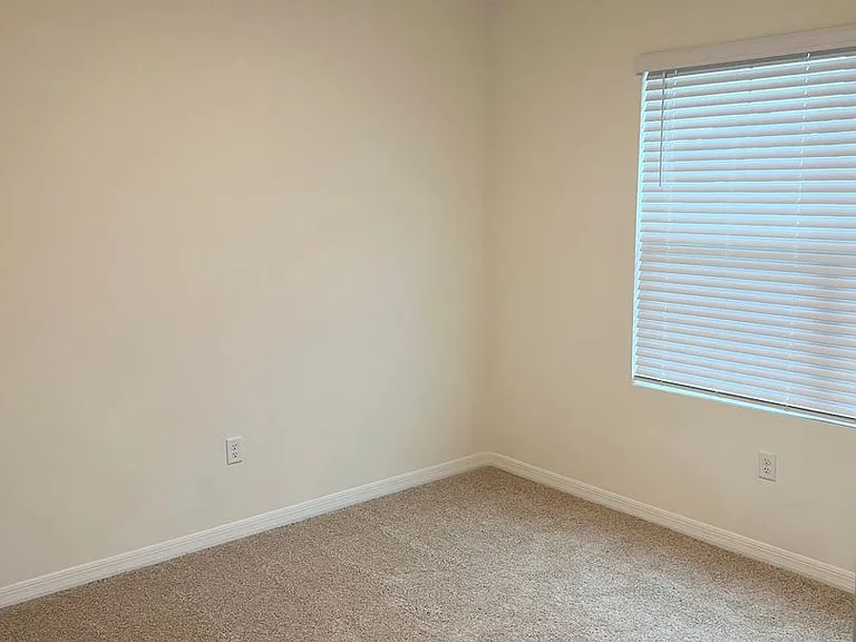 709 Versailles Ln — Photo 17