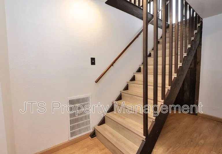 2812 Centennial Ct — Photo 42