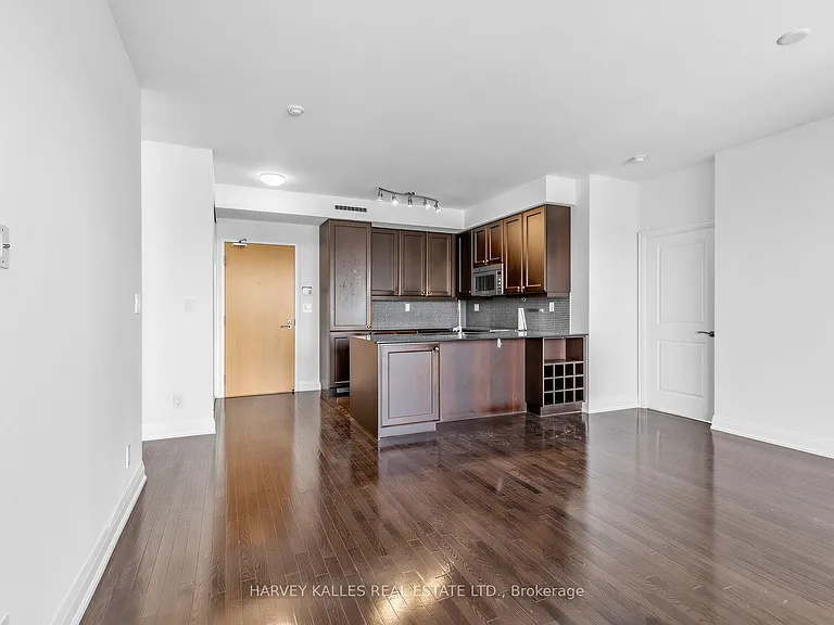 1 Bedford Rd #421 — Photo 4