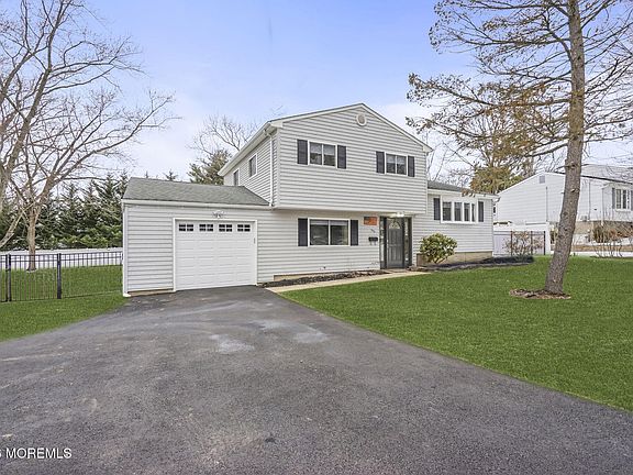 2nd image of 520 East Road