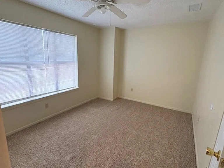 909 Bruce Way — Photo 7