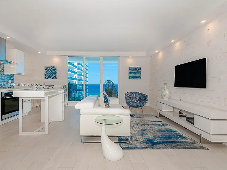 2301 Collins Ave #941 — Photo 3