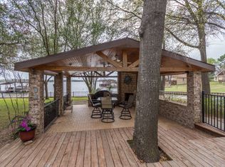 225 Lake Front Dr, Mabank, TX 75156