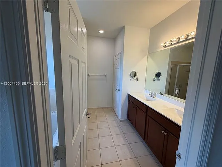 737 SE 37th Pl #737 — Photo 29