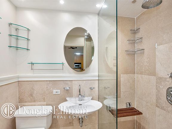 4th image of 3 Hanover Sq APT 20B