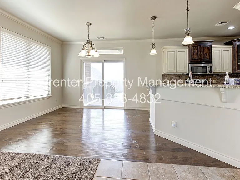 9016 NW 75th St — Photo 6