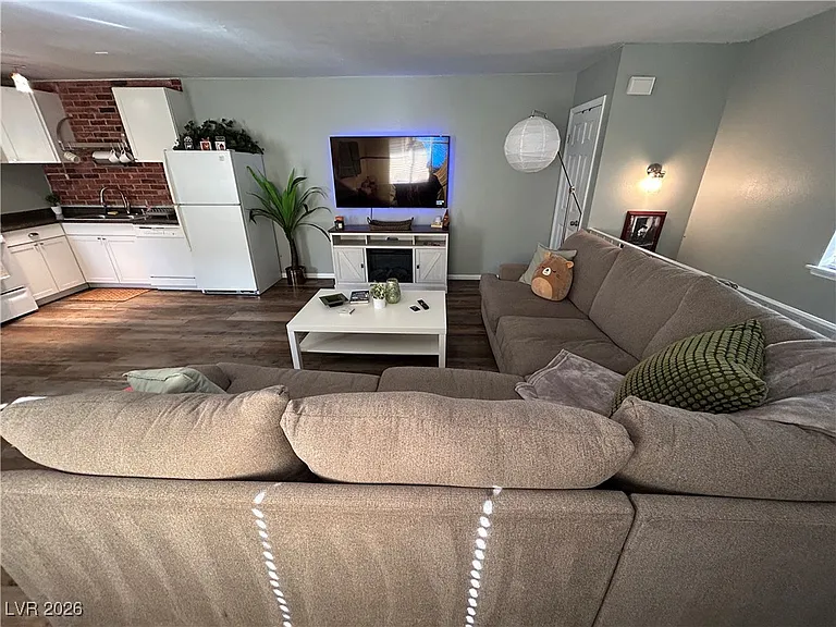 1481 Lorilyn Ave #4 — Photo 3