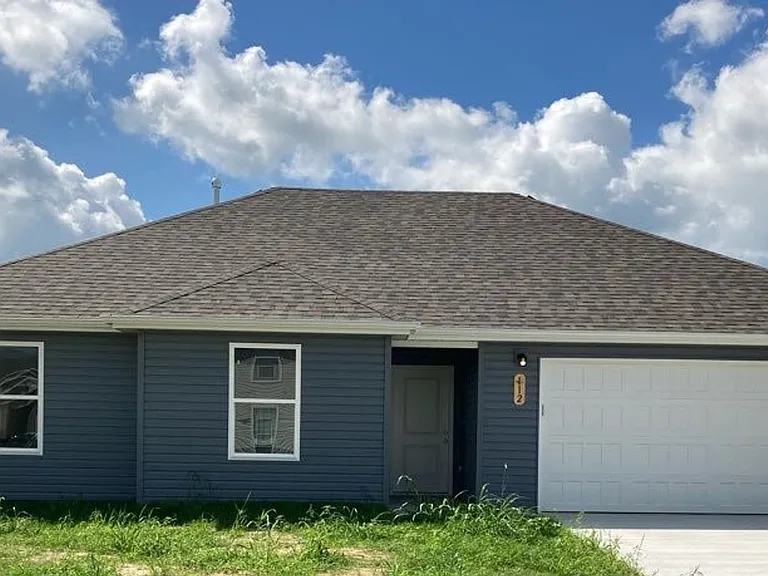 112 Pin Oak Dr — Photo 1