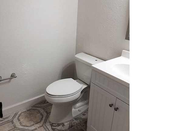 5th image of 1605 NW 8th Ave