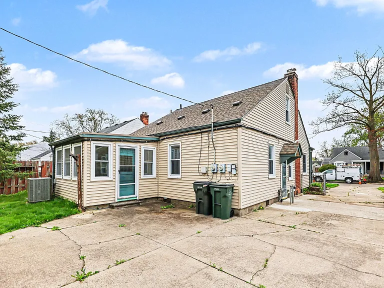 21727 California St — Photo 18