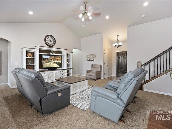 5th image of 921 Ballard Ln