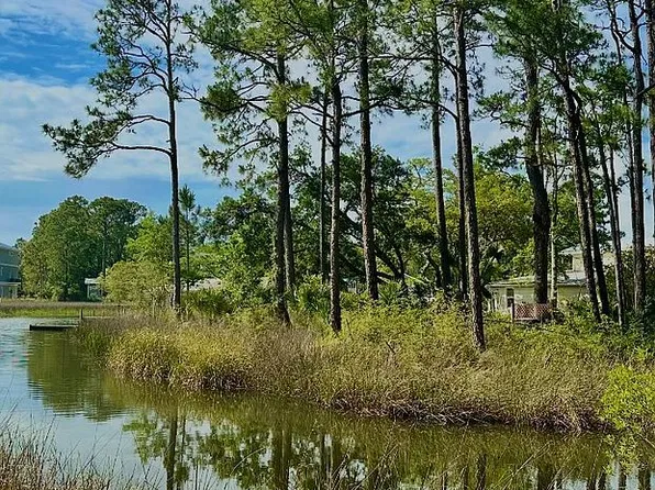 5749 Nowling Dr, Milton, FL 32583