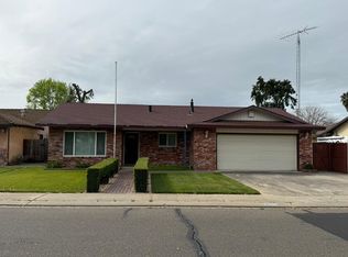 7406 Locust St, Hughson, CA 95326