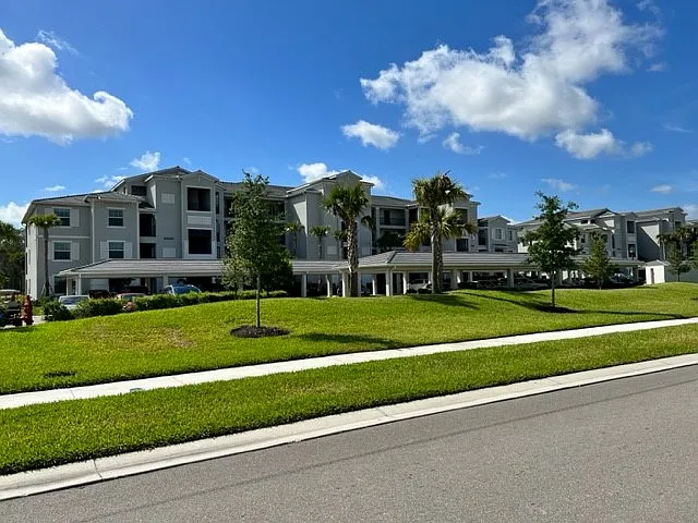 3 bed, 1301 sqft, $2,600 — Photo 4