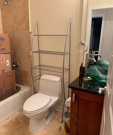 5th image of 2306 W Touhy Ave #301
