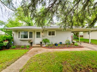 112 Green Ln, Carpentersville, IL 60110