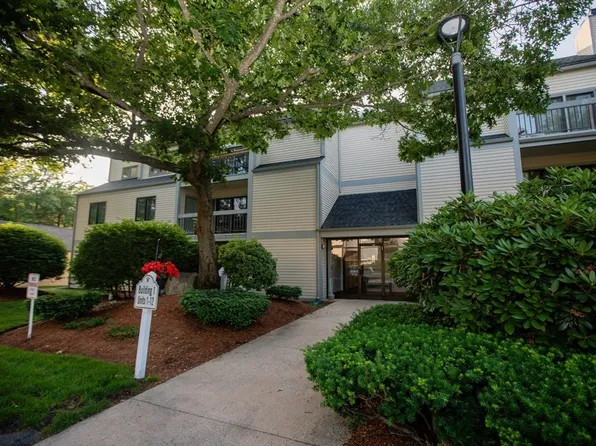 1100 Salem St APT 5, Lynnfield, MA 01940