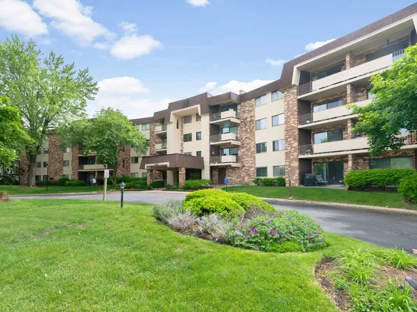 3350 N Carriageway Dr Unit 208, Arlington Heights, IL 60004