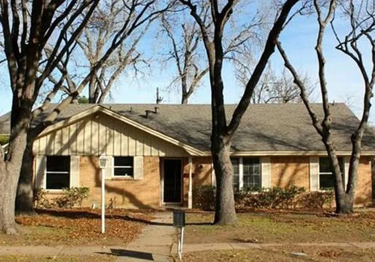 809 W Northgate Dr — Photo 4