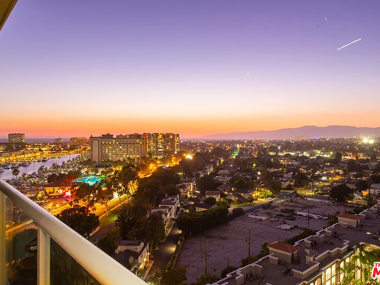 13700 Marina Pointe Dr #1507 — Photo 6
