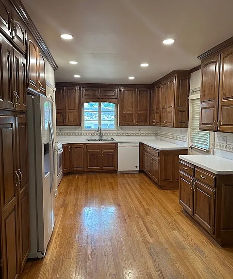 1204 W 68th Ter — Photo 14