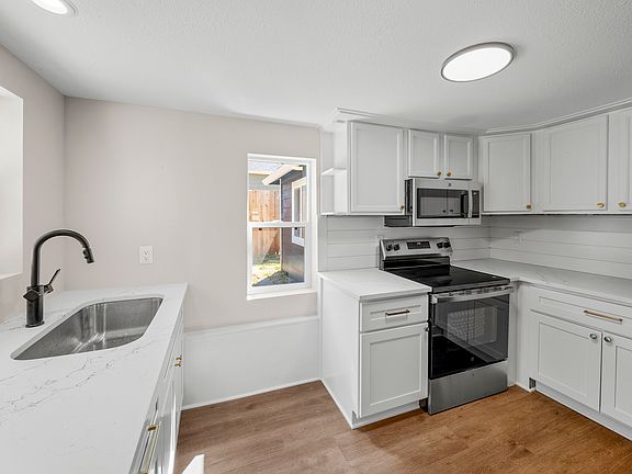 5th image of 409 Lybarger St SE