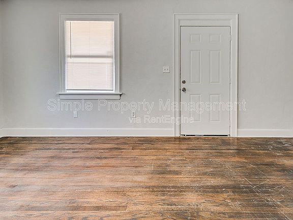 3rd image of 944 East Dr