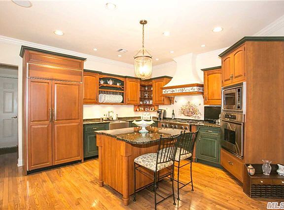 4th image of 200 Montecito Cres