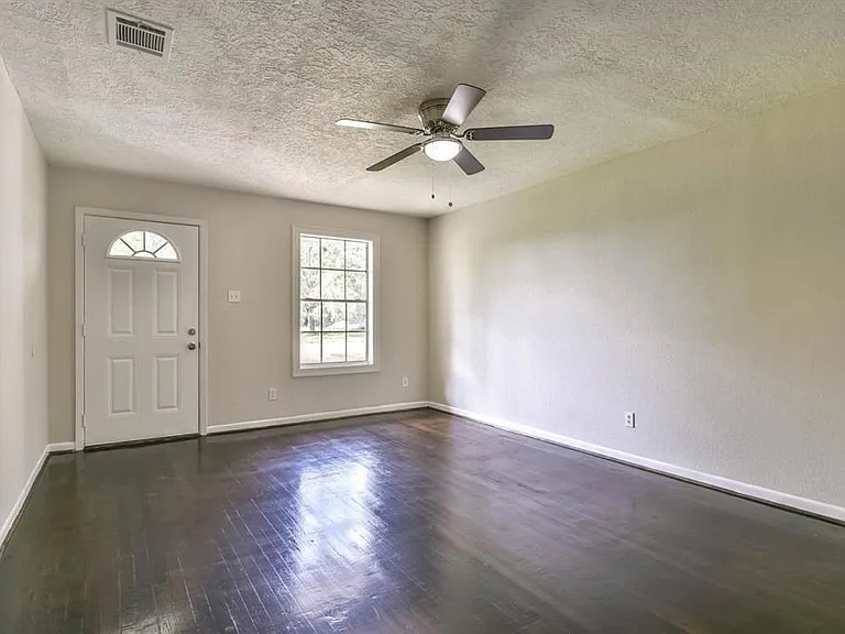 704 Grafton St — Photo 2