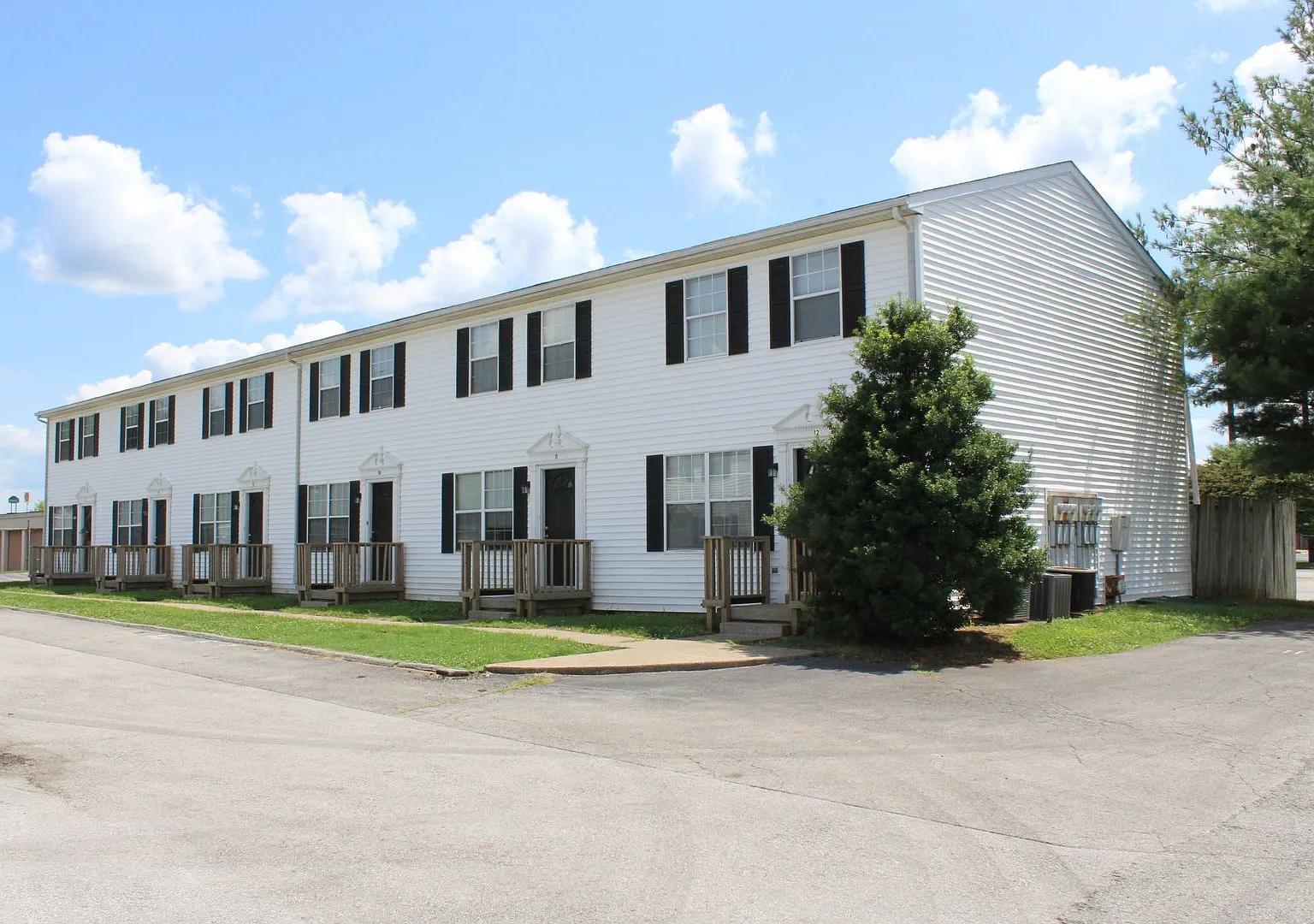 470 Three Springs Rd — Photo 1