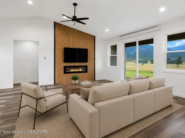 205 Sweetgrass Trl, Alpine, WY 83128