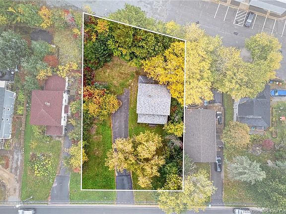 5th image of 877 Barker St