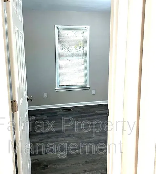 1112 E Lawson St #B — Photo 6