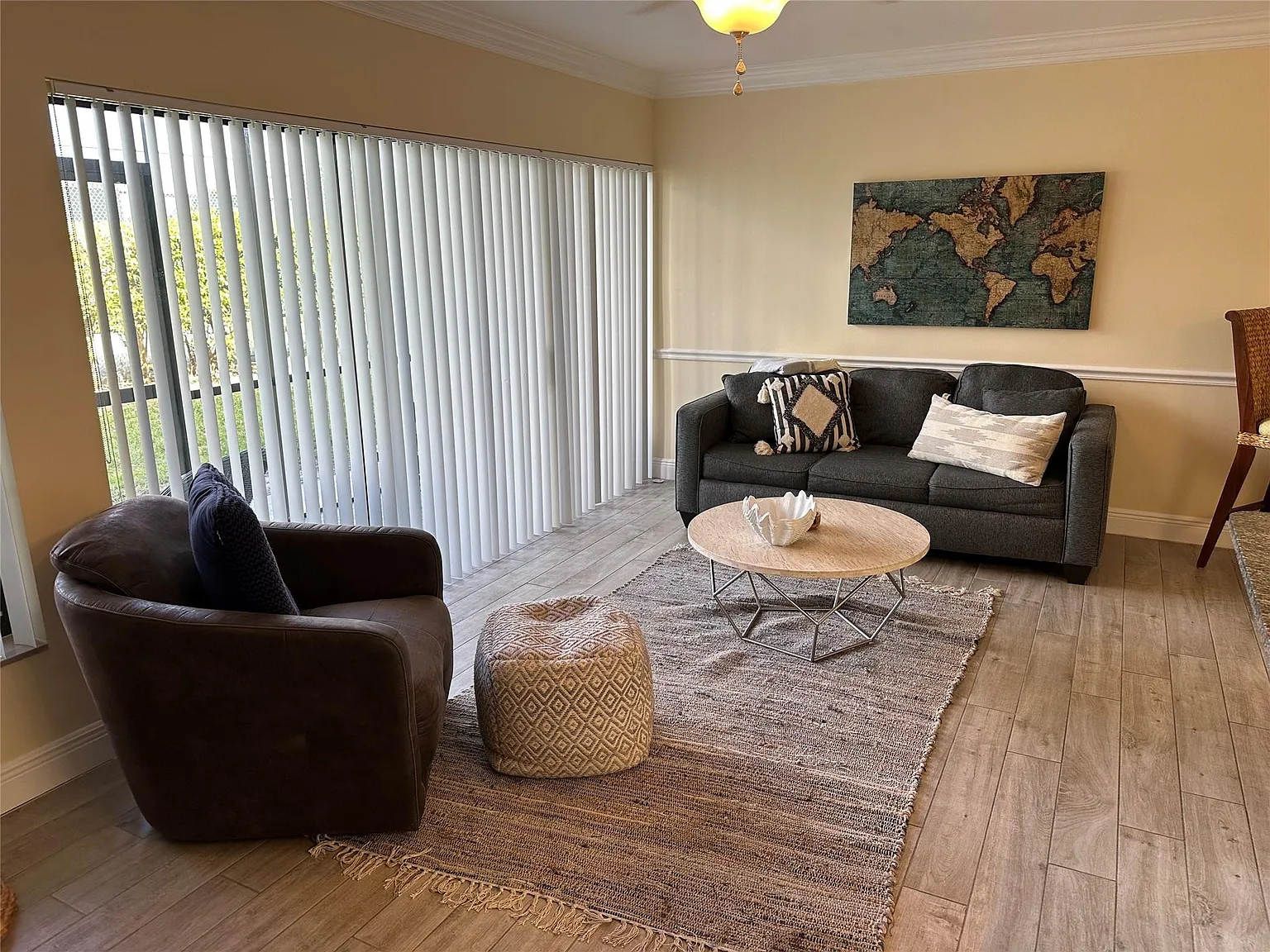 1 bed, 1.5 bath, 860 sqft, $3,000 — Photo 2