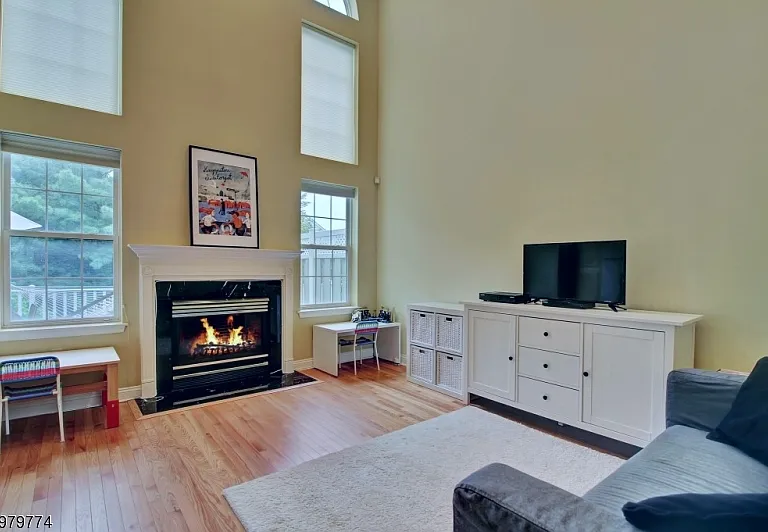 14 Mayflower Dr — Photo 6