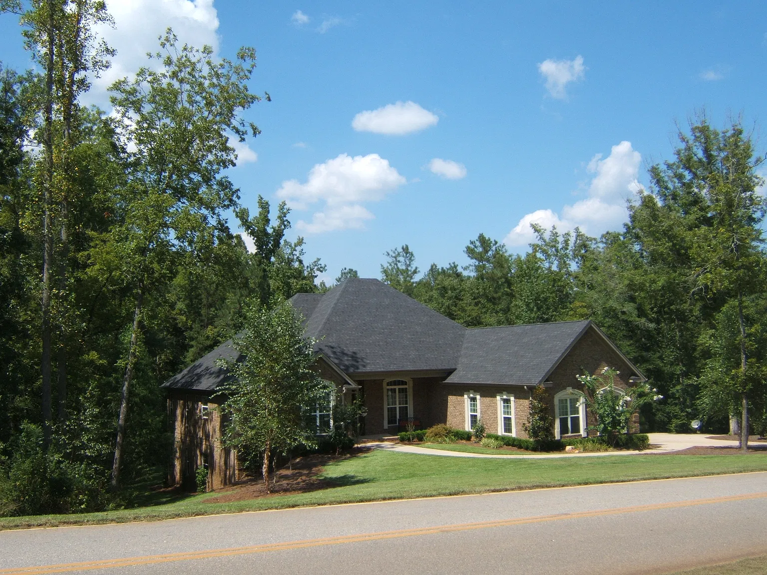 4 bed, 3.5 bath, 2856 sqft, $2,500 — Photo 1