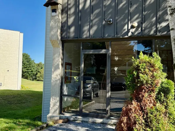 139 Foxfire Dr APT 301, Mount Pocono, PA 18344