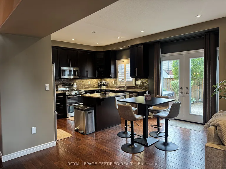 252 Westbank Trl — Photo 11